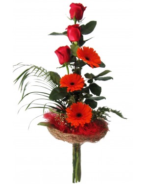 Rosas y gerberas